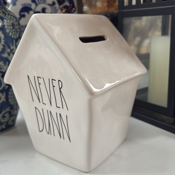Rae Dunn “Never Dunn” Piggy Bank and “Dream Big” sign never used - Picture 3 of 7